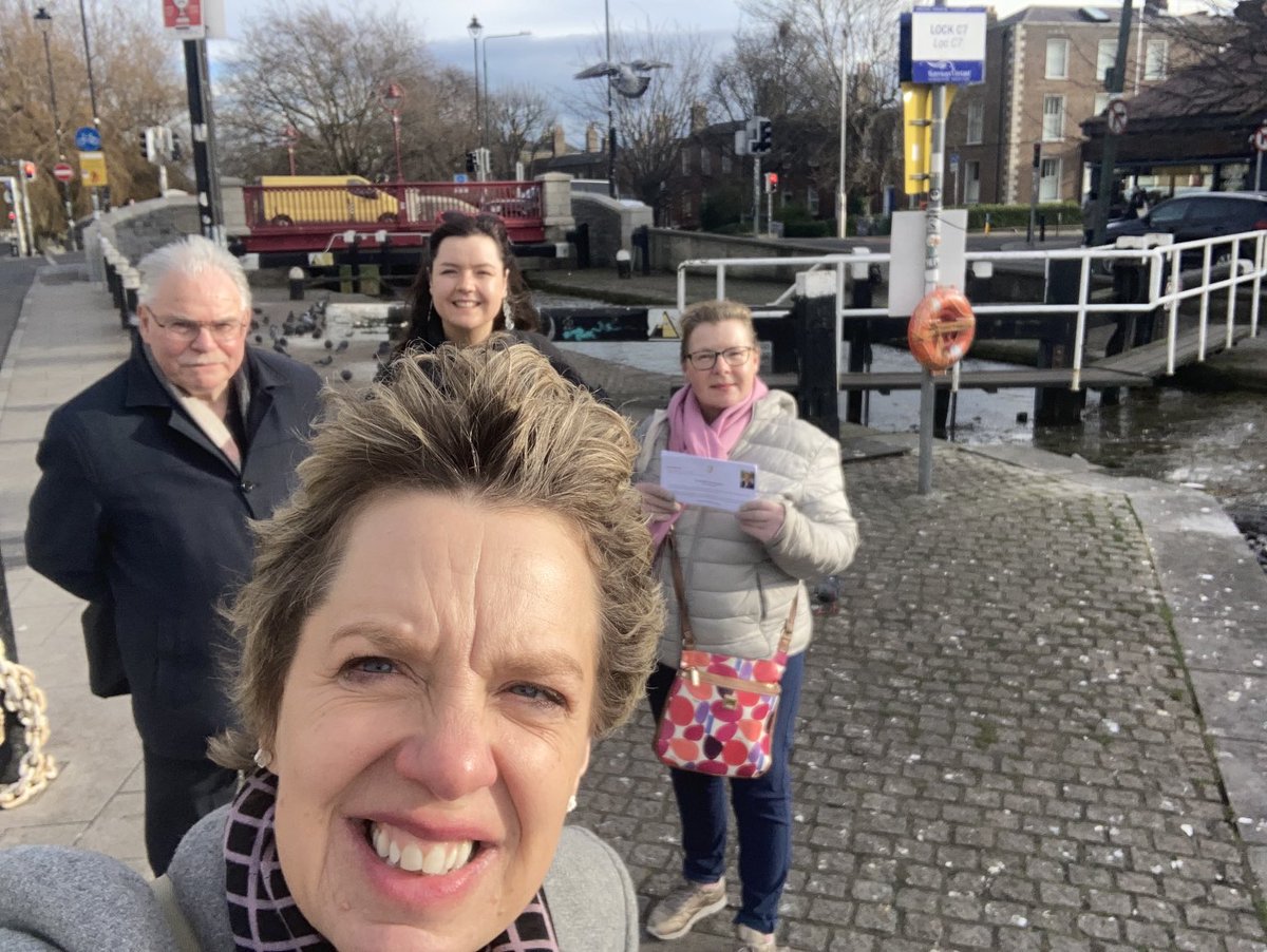 ivanabacik's tweet photo. Great to be out canvassing &amp; chatting with neighbours this afternoon in #Portobello ⁦@chloemanno⁩ - and a delicious pitstop at ⁦⁦@31lennox⁩ https://t.co/D76akhIJzM