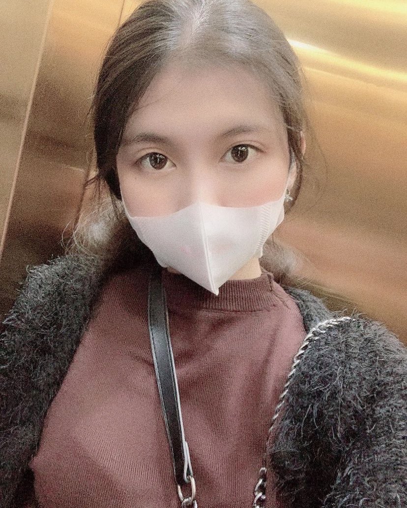 回老家啦，不能发骚啦，但可以偷偷骚，也可以聊骚，哈哈哈😂#反差婊 #骚货 #母狗 #露出 https://t.co/OUGvIlOEch