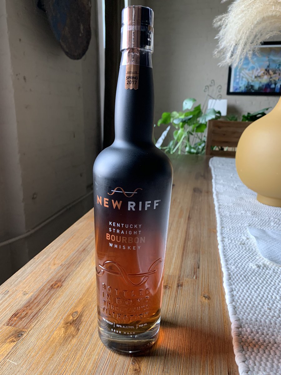 ttsternenzi's tweet photo. Putting #WhoDey love on the line, along with this little something extra from @NewRiff and @OTRFilmFest against my @CriticsChoice colleague @sedwardskc in KC. #MidwestRepresents https://t.co/D8wxqJCDbs