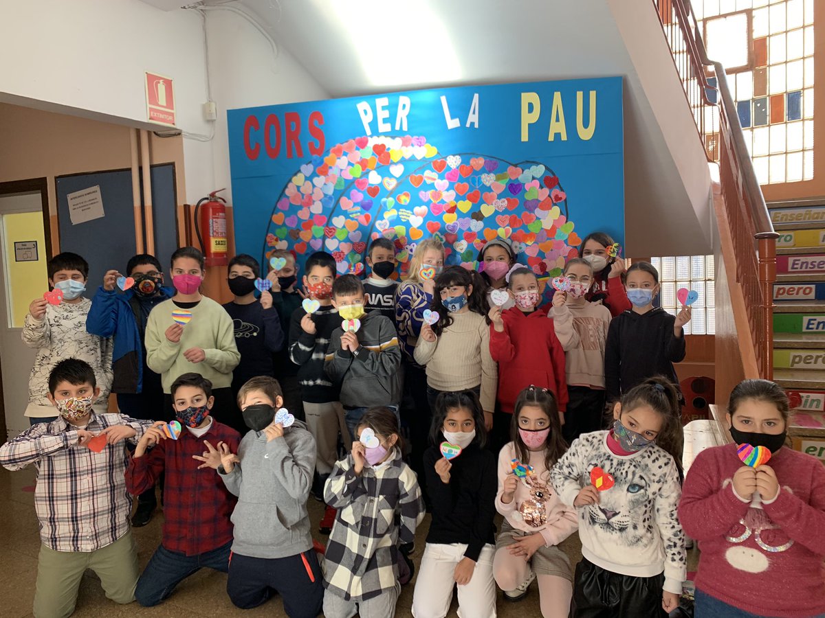 EscolaMariaWard's tweet photo. #4EPA  Dia de Maria Ward. Cors per la pau!! https://t.co/6uMkNq46wj