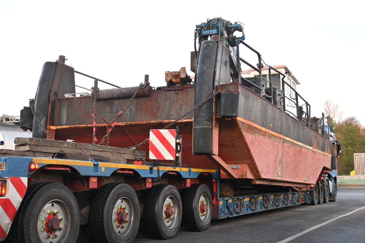 abnormal_loads's tweet photo. Apologies to anyone held up on the A379 this morning whilst we escorted this #WideLoad to #Dawlish #SouthDevon. Never an easy route with such a large load. #AbLoads @HTAsafer https://t.co/mG4K15EvI8