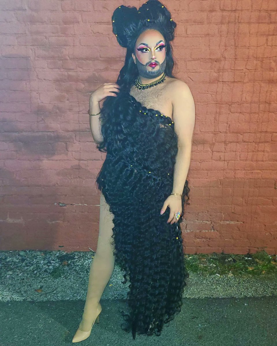 calamityaddams's tweet photo. quite the hairy situation https://t.co/NngB4AR711