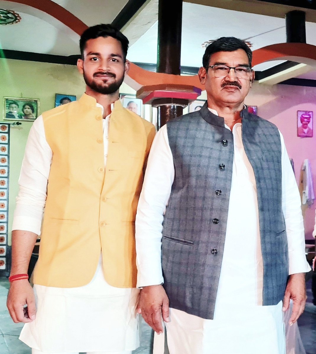 07PrashantYadav's tweet photo. हमारे शान,हमारे अभिमान।
फेफना विधानसभा सभा के सम्मानित साथियों शुभचिंतकों एवं जनता जनार्दन के द्वारा मिले प्यार और आशीर्वाद का आभारी हूं। 
मा.अखिलेश यादव जी का फैसला सर्वोपरि!
बंशीधर यादव जी🚲🙏
360 फेफना विधानसभा, बलिया 
@yadavakhilesh
@TheBDYadav
@samajwadiparty https://t.co/Fpm3RM50vK