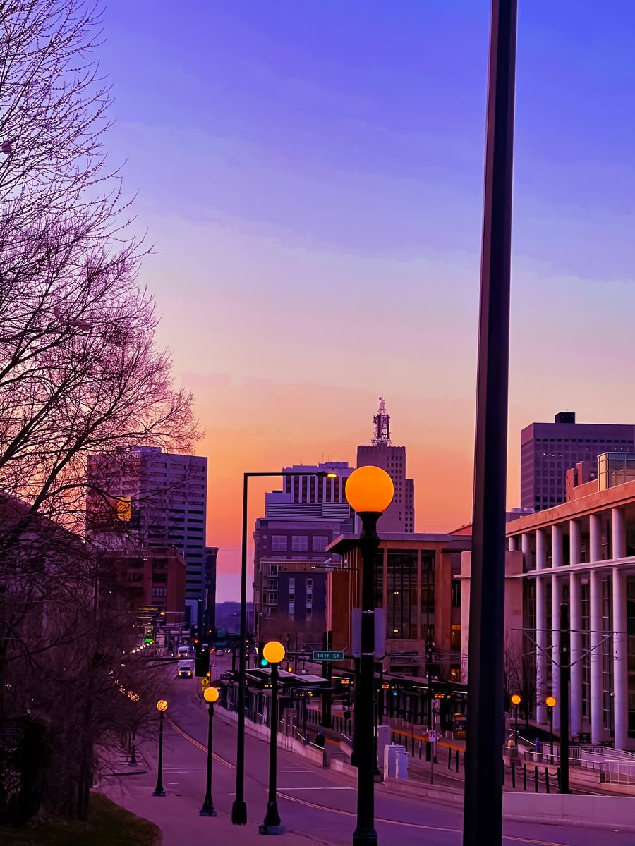 theilhanjama's tweet image. My first NFT collection, “Unlearning Landscape,” is out now. It’s kinda nerve wracking but I love that I get to share this🖤

1/1 collection of 10 pieces on @opensea that’s minted on my own @manifoldxyz smart contract.✨

0.2-0.25 ETH

opensea.io/collection/unl…