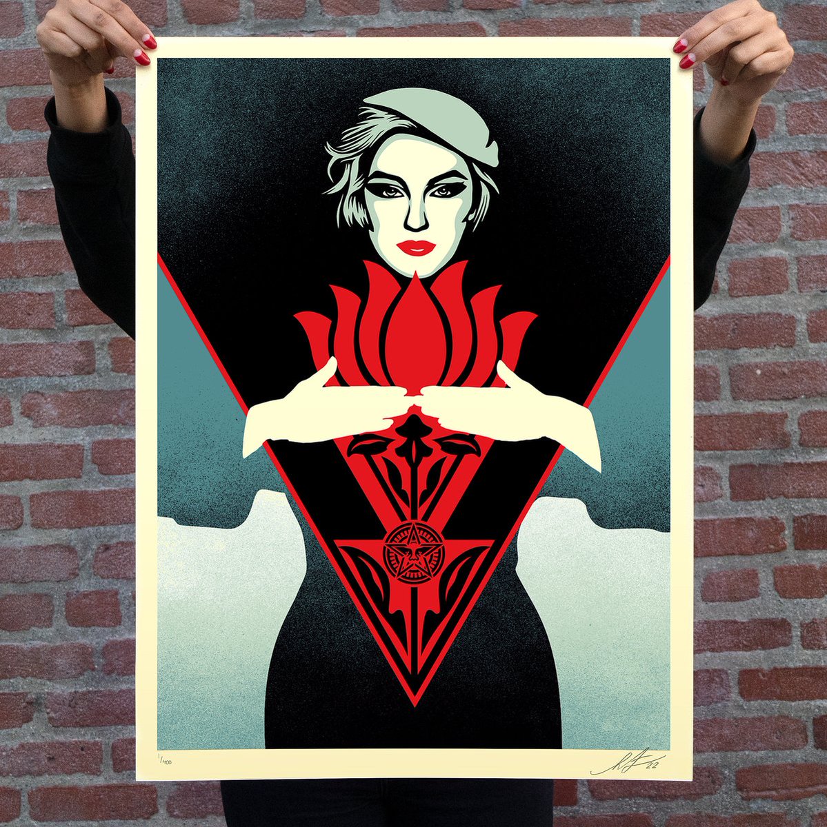 kalalab7's tweet photo. Artist: Shepard Fairey

Title: Obey Noir Flower Woman (Red &amp; Blue)

Edition: ED650
Release Date: 2022-01-27 10:00AM PDT
Dimension: H60.96 x W45.72cm (H24″ x W18″)
Price: 🇺🇸 $60 each (🇰🇷₩72,000, 🇬🇧 £45, 🇪🇺 €53)
Medium: Screenprint 
Published at: Obey Giant Website https://t.co/bTlxnksfeD