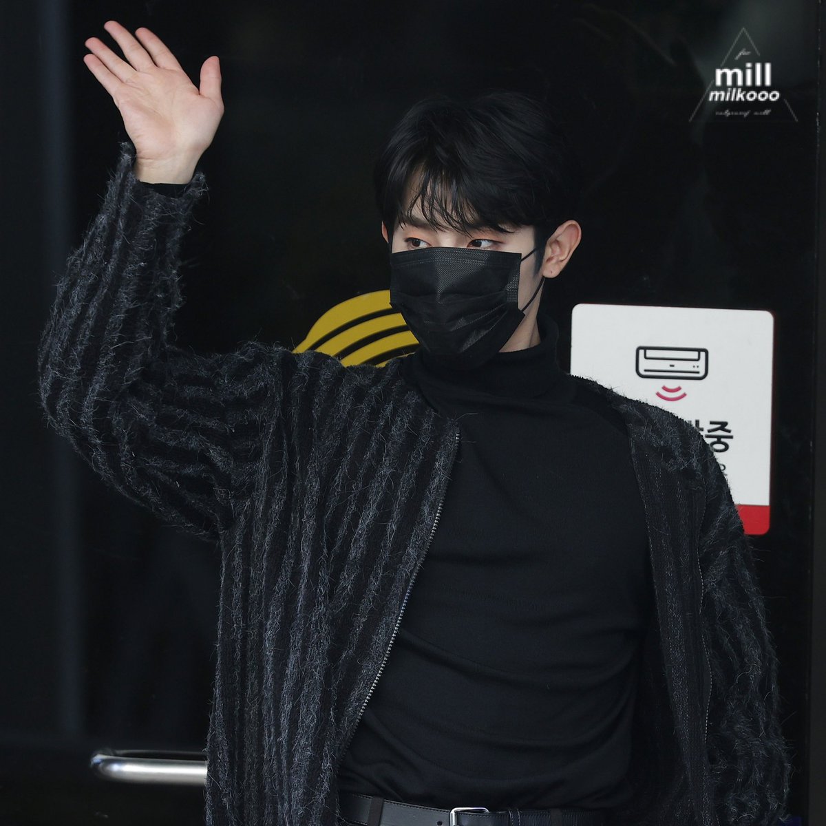 millmilkooo's tweet photo. 220128
I like this outfit so much 🥺
#onlyoneof #onlyoneofmill #mill #밀 #온리원오브 https://t.co/hg4EpeknTn