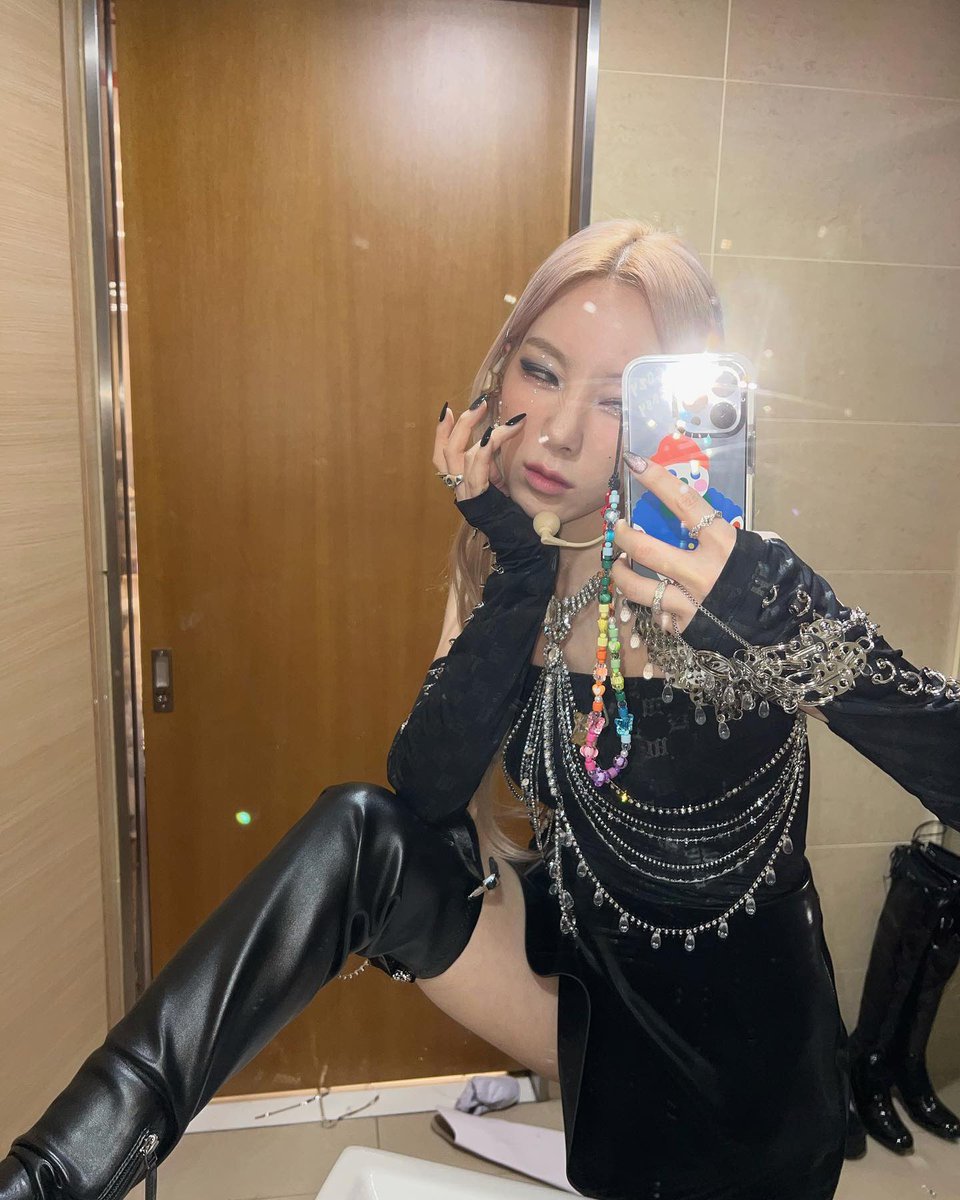 ktyeonfiles's tweet photo. LOOK AT HER. https://t.co/urDzySdPV1