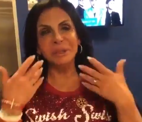 petitabell's tweet photo. um mês depois e ainda ouço as músicas de Encanto assim: https://t.co/GKppByqE4o