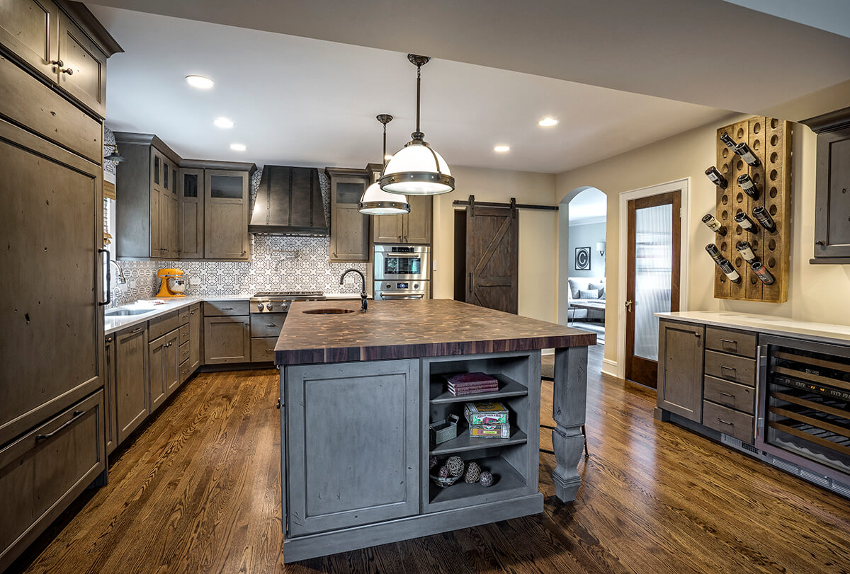 glumber's tweet image. Constructed using End Grain Walnut with Sapwood and finished with Grothouse Original Oil™, this island design is a functional, food-safe work surface that's easy to clean. 

Design by: @kpetrointeriors 

#woodcountertops #grothouse #designinspiration #kitchendesign #luxuryhomes