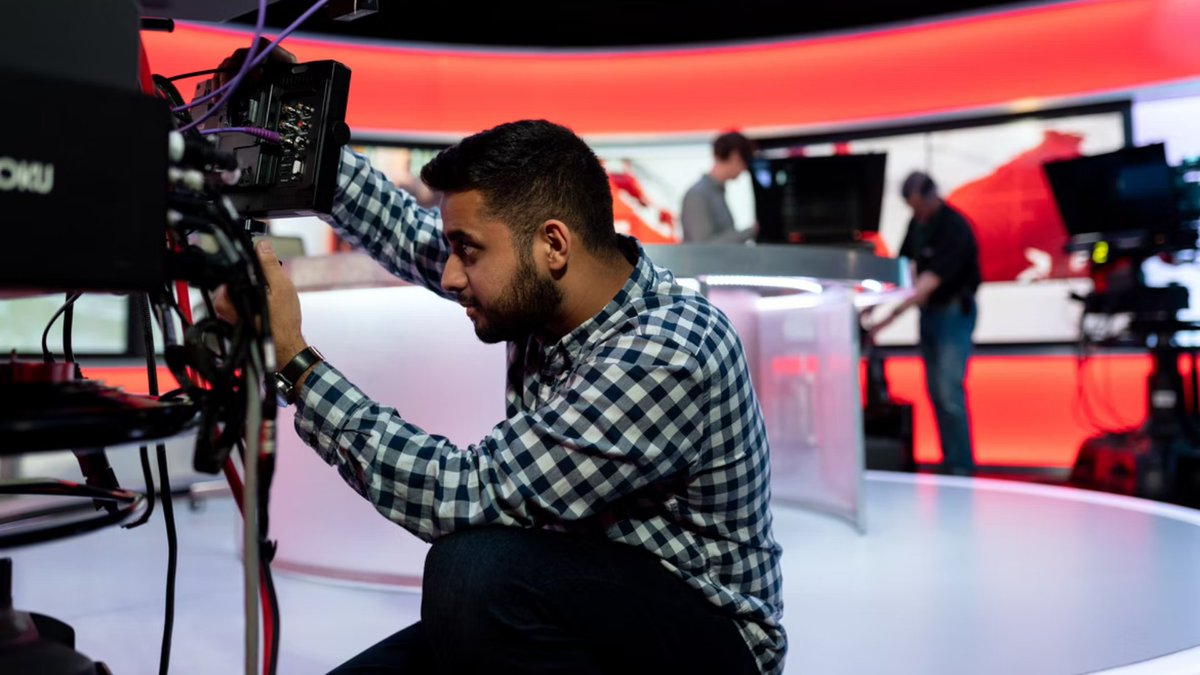 Join us on Friday, 11 February for our 𝗣𝗮𝗻𝗲𝗹 𝘄𝗶𝘁𝗵 𝘁𝗵𝗲 𝗔𝗽𝗽𝗿𝗲𝗻𝘁𝗶𝗰𝗲𝘀𝗵𝗶𝗽 𝗣𝗿𝗼𝗳𝗲𝘀𝘀𝗶𝗼𝗻𝗮𝗹𝘀 event in partnership with @StaffsUni for an insight into how apprentices can galvanise your workforce.
 
Book your space, here 🔗 bit.ly/3KPuznD