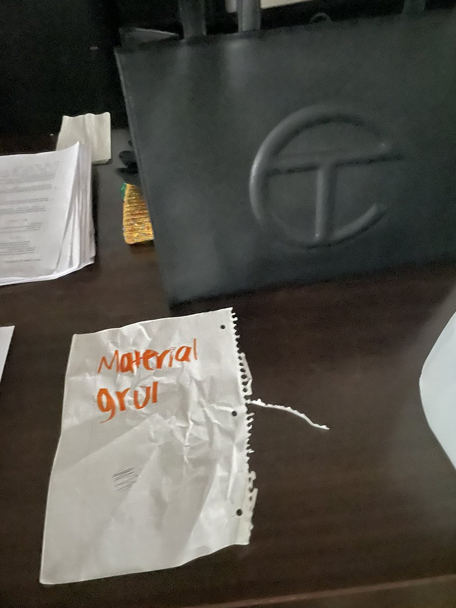 chzmny's tweet image. One of my students left a note beside my Telfar.