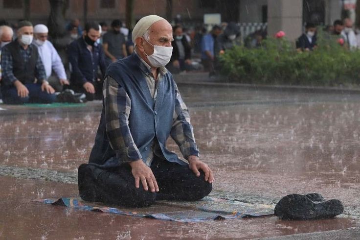"Allâh'ım, göğsümü daraltan her şeyden kalbimi temizle."