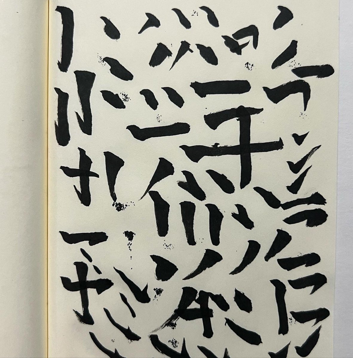 hsyee's tweet photo. Learning how to make #chineseCalligraphy brush strokes. Or are they NIKE Swooshes? There are 8 basic strokes &amp; an order in constructing the characters. Simple, beautiful, subtle, and difficult. #brushcontrol 
#calligraphy #handlettering https://t.co/ua09NduMQj
