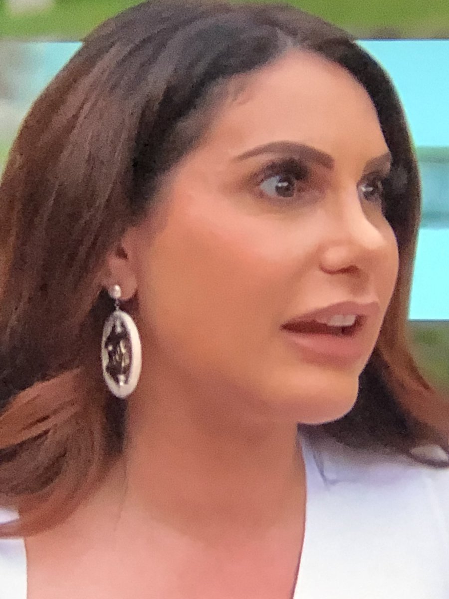 Jennifer Aydin is unrecognizable. Not sure if that’s a good thing. #RHONJ
