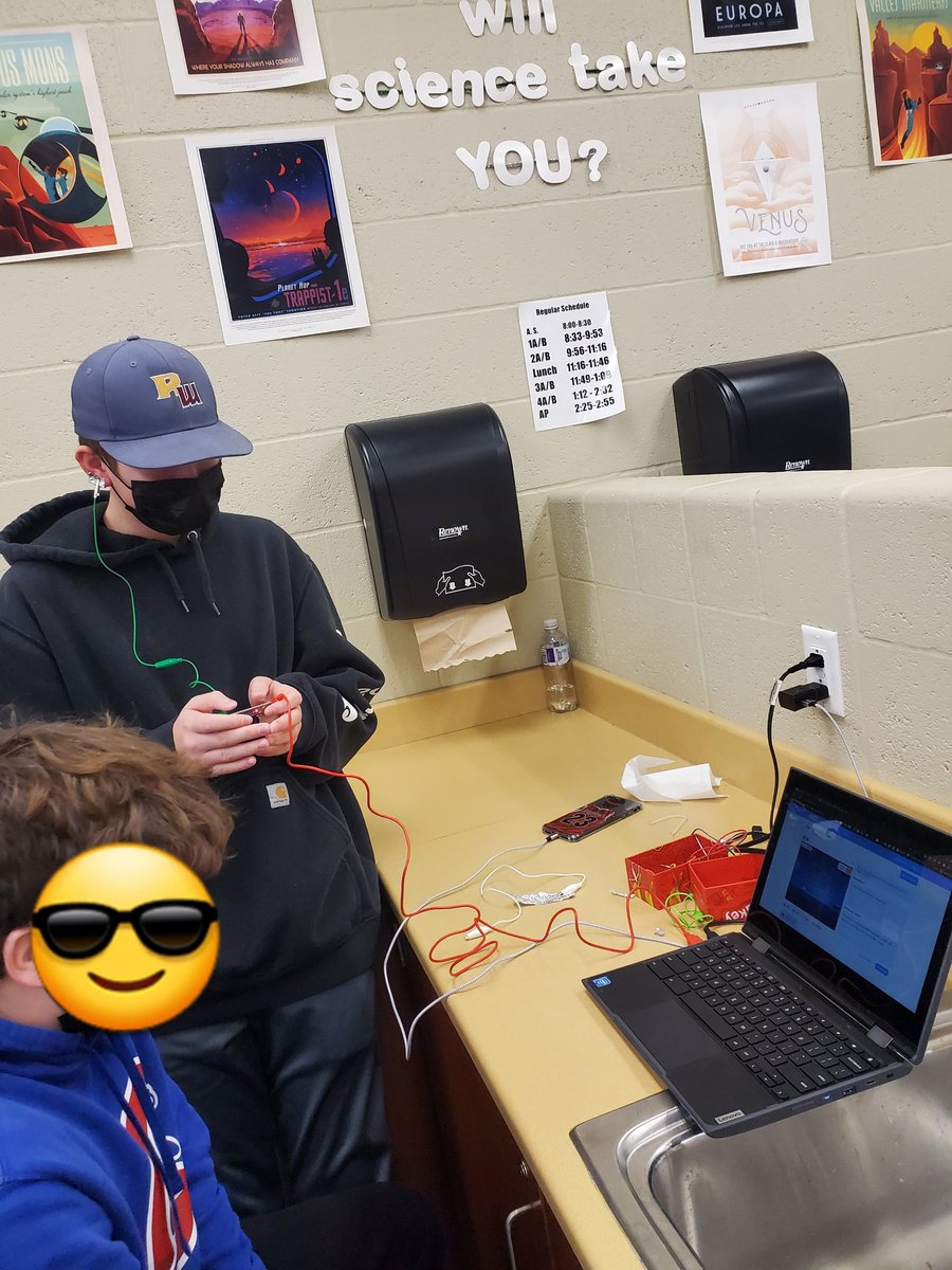teachamongtrees's tweet photo. We started our mini @makeymakey unit in robotics today! There were some very creative ways to connect to ground... including using a ring and a makeshift earring 😂 #7thgrade https://t.co/BSmYDcpey0