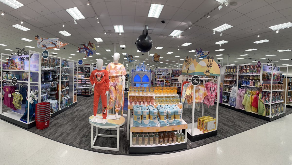 patytarget's tweet photo. Shout out to my team leads Iridian and Zoe for this amazing Disney reset! 
✨If you can dream it, you can do it✨- Walt Disney https://t.co/8XscLMSZDl