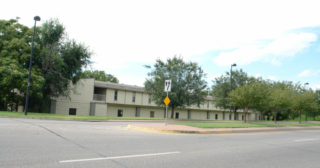 TrinityMultifam's tweet image. We have re-entered Kansas! Welcome to our #teamtrinity family of managed properties Lux off Riverwalk in Wichita! We are excited to have you as part of our team! #teamtrinity #theimpossibleispossible