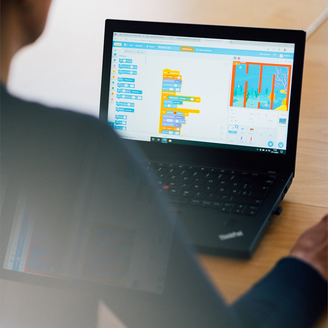 D_S_E_E's tweet image. Spaß und Lernen vereinen? Wie das geht zeigen die #CoderDojos von @neuland21. Es braucht nur ein paar Laptops, Menschen, die sich engagieren & etwas Unterstützung durch unser Programm #Bildungsturbo. Wie die Kinder davon profitieren, lest hier:
d-s-e-e.de/gemeinsamwirke…