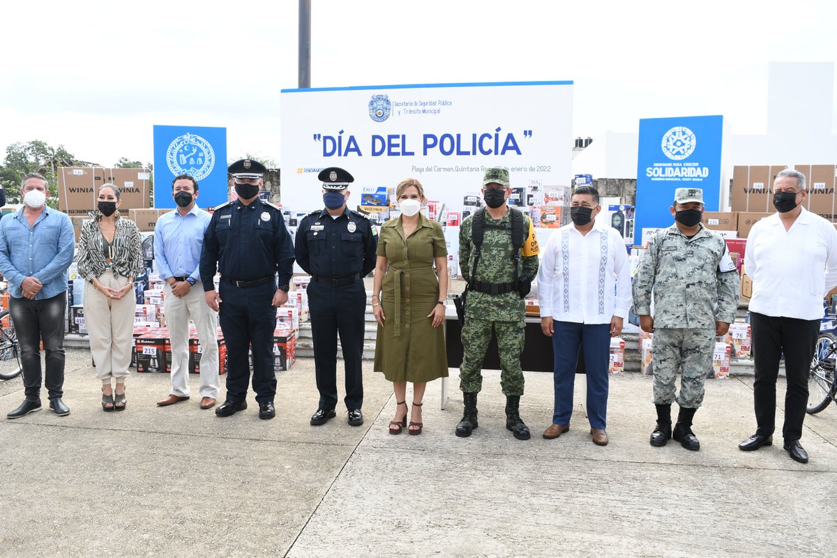 Lucio_HG's tweet photo. Acudí a la celebración del #DíaDelPolicía en el municipio de #Solidaridad, para reconocer la gran labor que realizan todos los días.
Agradezco a la presidenta @LiliCamposM, por su apoyo y su preocupación de mejorar las condiciones laborales de nuestras y nuestros policías. https://t.co/ayDWgaWTCN