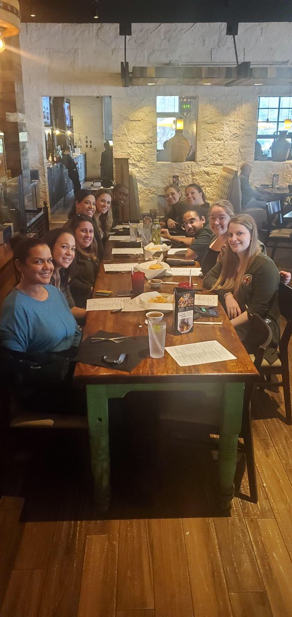 GriswoldTeach's tweet photo. Really enjoyed my last day @fetc !! So glad that I found @JenWomble and received a @shawnachor book! #IAmHappy #FETC2022 #GoodbyeFETC #GreenShirt #LunchBunch https://t.co/h0WZPMO8vB