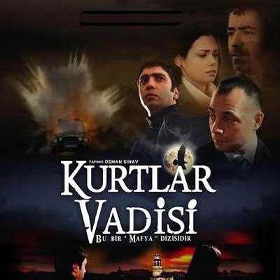 Kurtlar Vadisi ilk 97 bölümü hiç bir diziyle kıyaslanamaz. Kıyaslanması teklif dahi edilemez. Başyapıt.