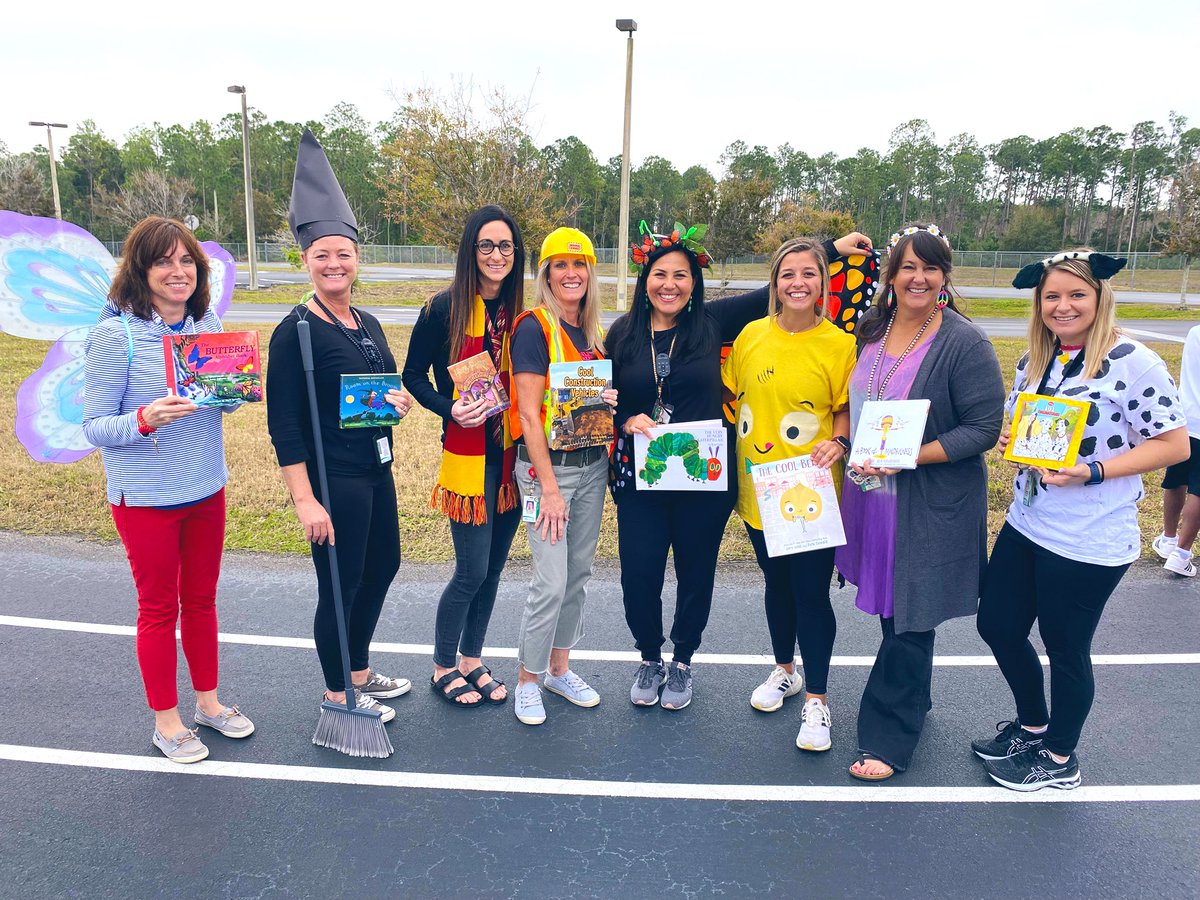 Had so much fun at the literacy parade! <a href="/VMEPatriots/">Veterans Memorial Elementary</a> #UnleashGreatness #VMEproud