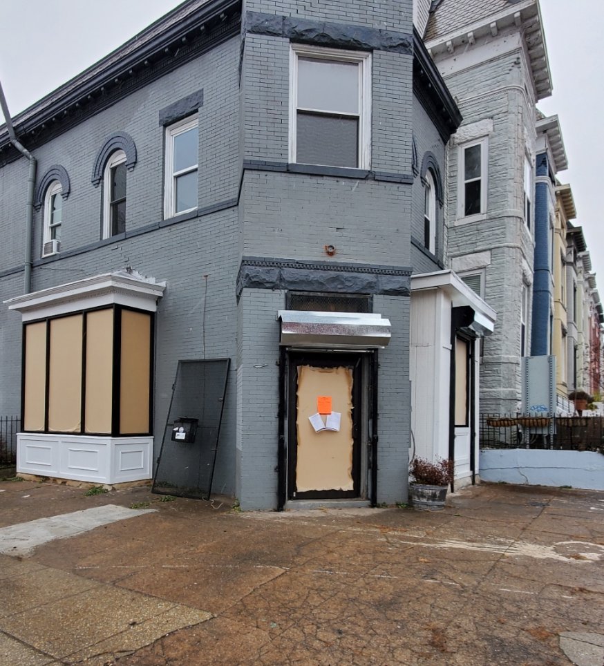 ScottRobertsDC's tweet photo. a STOP WORK ORDER has been posted this afternoon at the House of Wine &amp; Beer, 1720 1st Street NW

Exceeding scope of permit, installing security grilles on front door + window -- #BloomingdaleDC Historic District

Stop All Work

@OPinDC @dcra https://t.co/qr4onMvuYM