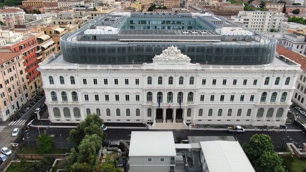 NFratoianni's tweet photo. Senza nulla togliere al curriculum di Elisabetta #Belloni, della quale peraltro sono sconosciute le opinioni su qualsiasi tema al centro del dibattito pubblico, l’idea che l’attuale direttrice del DIS diventi Presidente della Repubblica ci pare inopportuna.
#Quirinale22 https://t.co/OjkjsM3knk