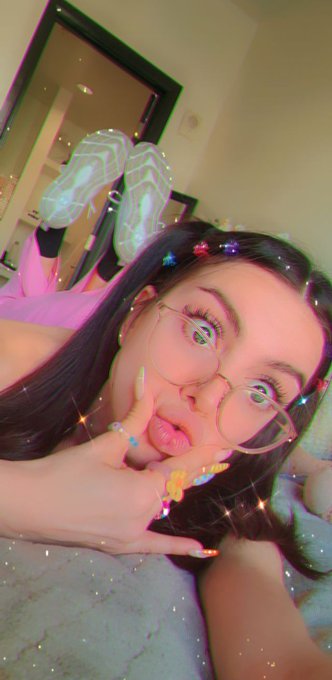 I am obsessed with these nails 💅 😍 https://t.co/WVS0x9VuMB<a href="/tag/mvsales"class="tags"><span>#mvsales</span></a>