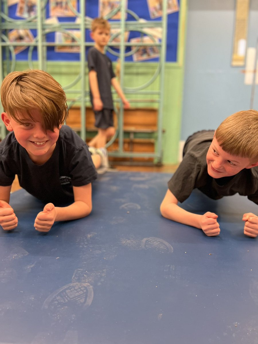 SchoolPlumpton's tweet photo. Friday fitness for some children and Class 3 enjoyed a CrossFit inspired, circuit workout. Focusing on strength, fitness and resilience. Thank you @LazonbySchool for letting us test some equipment, the children really enjoyed it. #CrossFit #clusterschools #strength #resilience https://t.co/bMcwJUc4Y6
