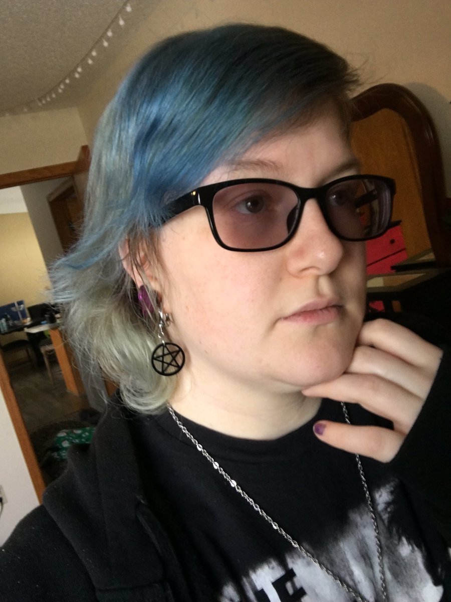 zombiecheshire's tweet photo. There are good days, and then there are days where you throw on a The Cure shirt, steal your partnerβs hoodie, and rock some fuzzy socks.
#thisisgoth https://t.co/9JjQbKIV18