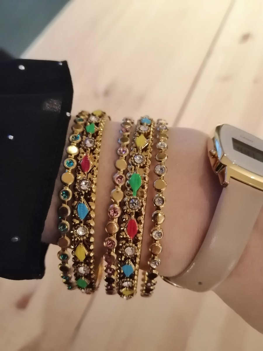 mrs_fflanagan's tweet photo. Can't believe that one of my pupils brought me back jewellery all the way from Pakistan! How beautiful are these? 😍🇵🇰 #momentslikethese #teacher #imnotcrying https://t.co/tj7PL1fdml