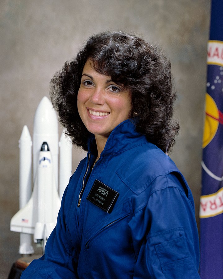 AJCGlobal's tweet photo. Judith Resnik was the first Jewish-American and first Jewish woman in space. 

She died 36 years ago today along with the rest of the Challenger crew when the space shuttle exploded shortly after launch.

May their memory be a blessing. https://t.co/d3wgJ5ZXTp