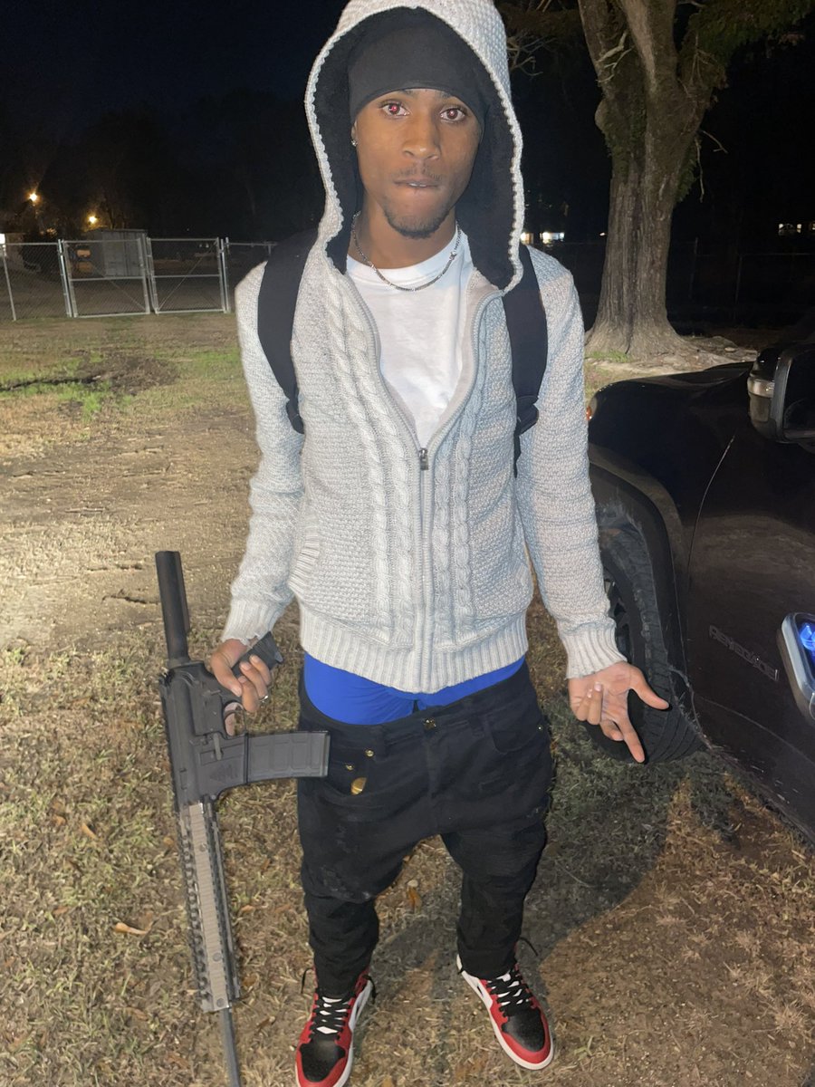 5800BLKJ's tweet photo. everything been going wrong , but im moving right ⚠️👹 #NotMyself #VideoOtw #unsignedartist #BatonRouge #Louisiana https://t.co/9cJxjT41h0
