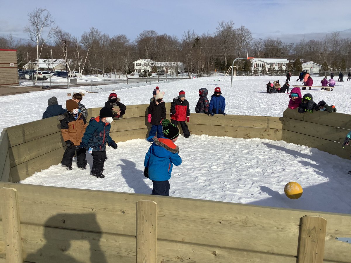 MountainviewEl2's tweet photo. Taking advantage of this beautiful day to enjoy our new Gaga Ball Pit.  @CBVRCE_NS https://t.co/3BsL92L8fD