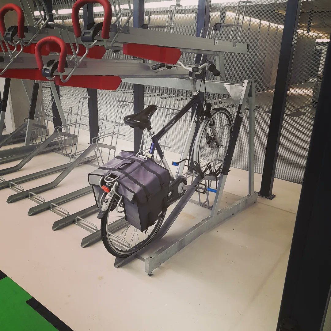 condoscascos's tweet image. &quot;Todo listo para recibir a los primeros usuarios 😍😍😍.&quot;
➖➖➖➖➖➖➖➖➖➖➖➖
#parking #parkingciclista #cyclingcenter #cv15 #edificiocv15 #certificacionleed #certificacionleedgold #movilidad #movilidadurbana #cyclingvalencia  #movility 
@CyclingFriendly
@CBRE @CBRE_ES