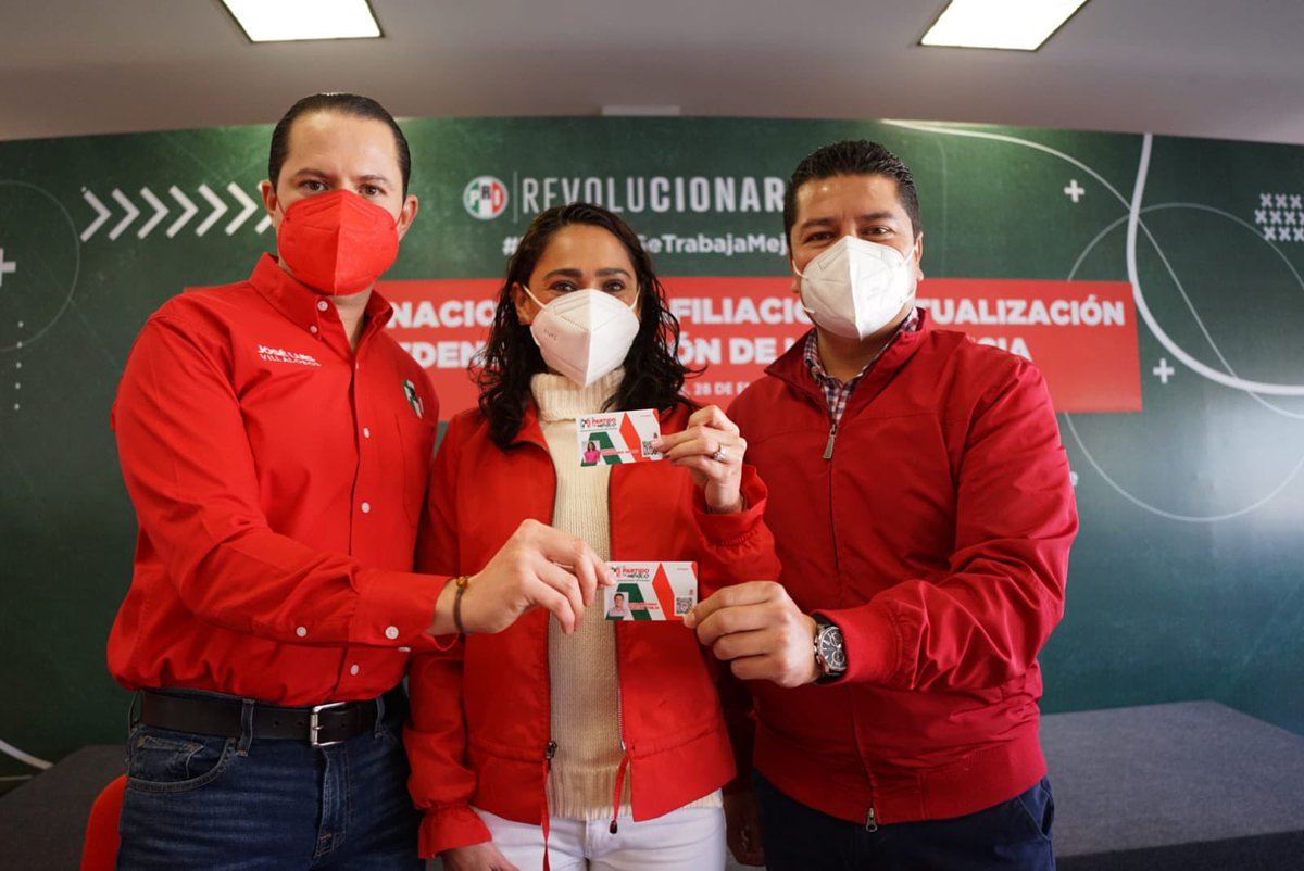 AbiArredondo's tweet photo. En rueda de prensa en compañía de @jlvillalobosg de la @CnarpPri, anunciamos la Campaña Nacional de Afiliación, Actualización y Credencialización de la Militancia.
En cada Mpio. tenemos gran presencia de priistas, comprometidos, entusiastas, que trabajan en beneficio del #PRIQRO. https://t.co/wkVdmZz3KN