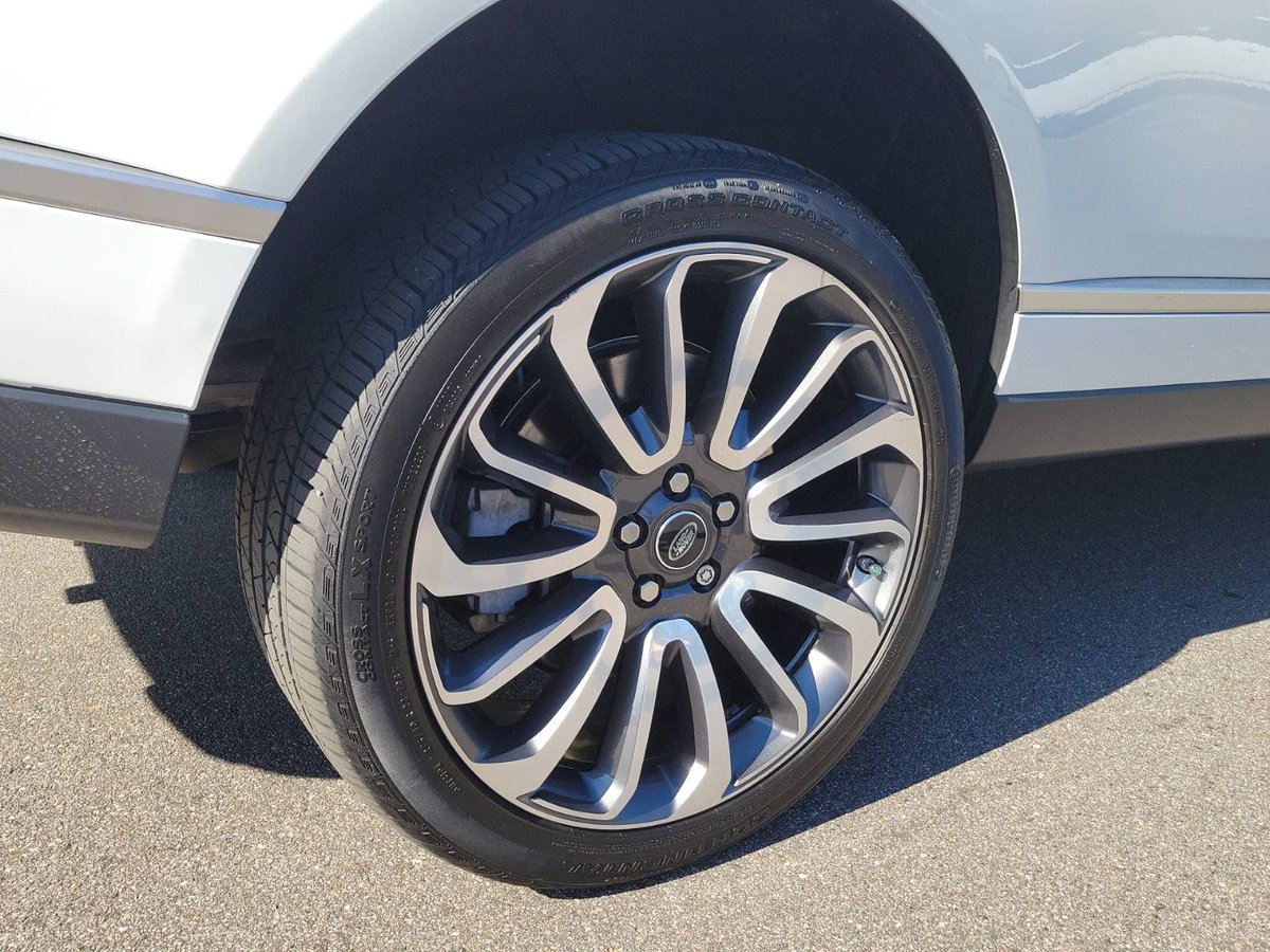 JaguarJax's tweet photo. Visit Jaguar #Jacksonville this weekend & test-drive this beautiful & low-mileage #FieldsPreOwned 2018 Land Rover #RangeRover Autobiography, stock #NA468988A. For info & availability call (904) 642-1500 or visit https://t.co/qLamelAsdV https://t.co/y4L6sBXpW5