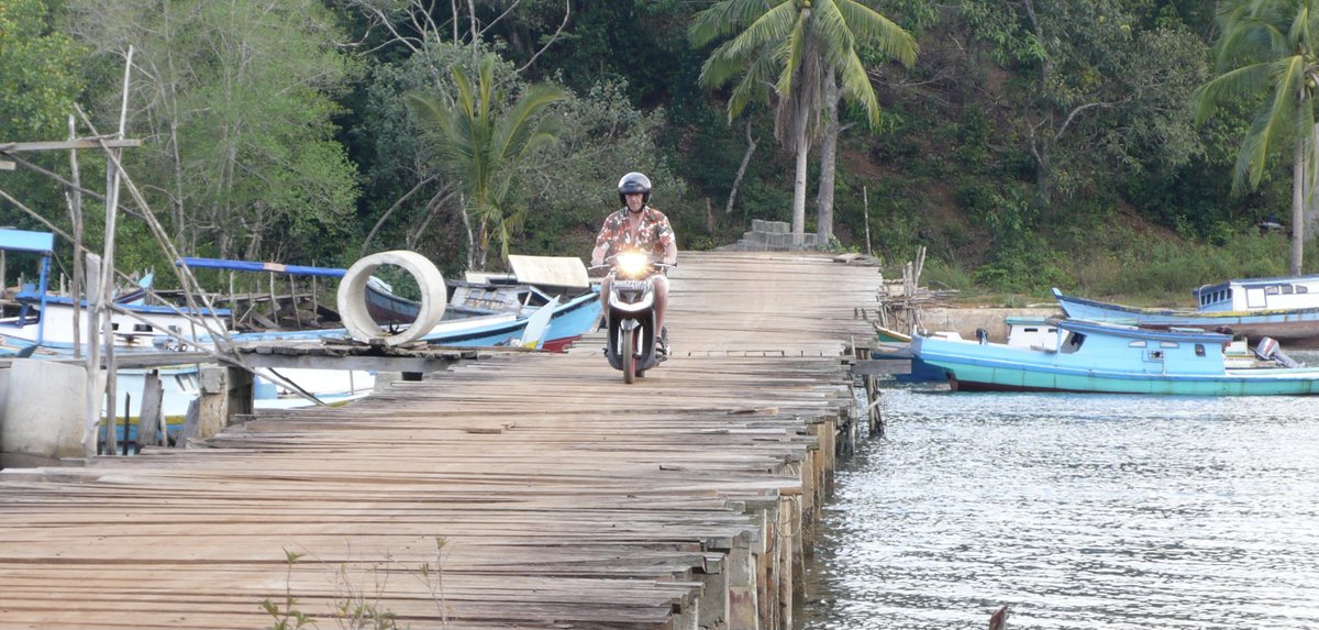 Have another look at this list of circumnavigators by motorcycle on <a href="/HorizonsUnlimit/">Horizons Unlimited</a> ... I've added photo 
horizonsunlimited.com/circumnavigato…
It's taken a lot of work and is still 'in progress'. Some images could be better. If you access to better photos, please get in touch with me or HU.