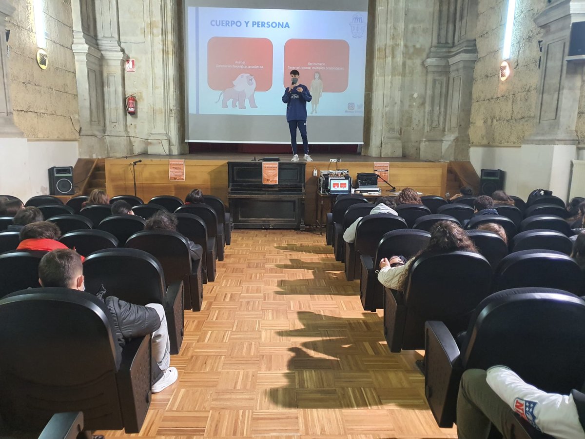 mauxsalamanca's tweet photo. 💪 Hoy hemos tenido en 1º de bachillerato la charla "Valores en el deporte" impartida por Raúl Martín, antiguo alumno de nuestro colegio. https://t.co/VGX2M2cIBn