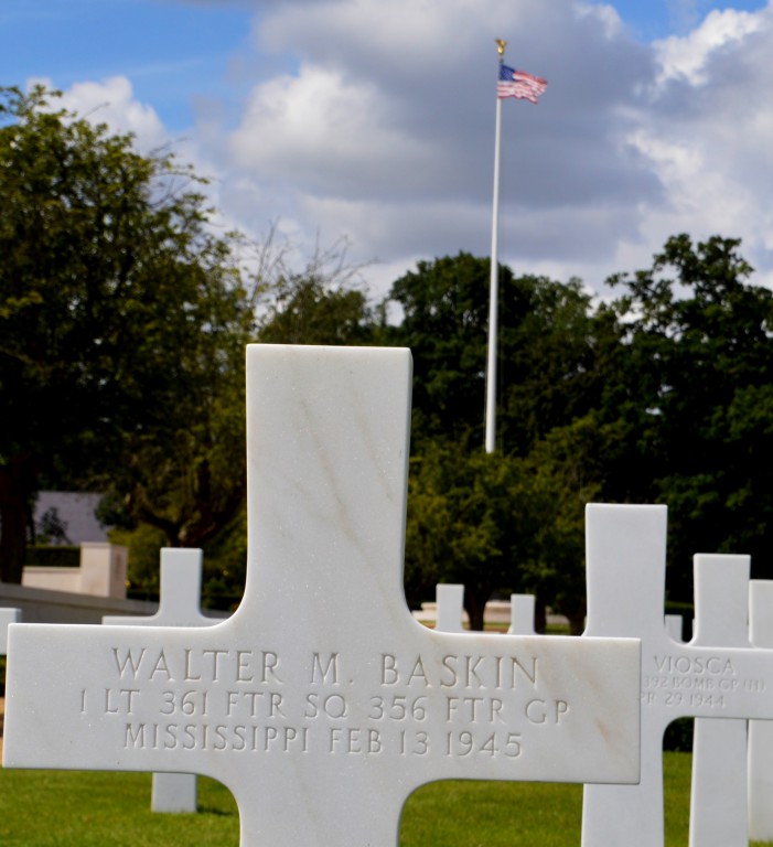 TheSuffolkMan's tweet photo. #USAAF 356th #FighterGroup #MartleshamHeath #WW2 #Madingley #Cemetery #Cambridgeshire #England and many thousands of others, never forgotten https://t.co/3W2SgGo6T3
