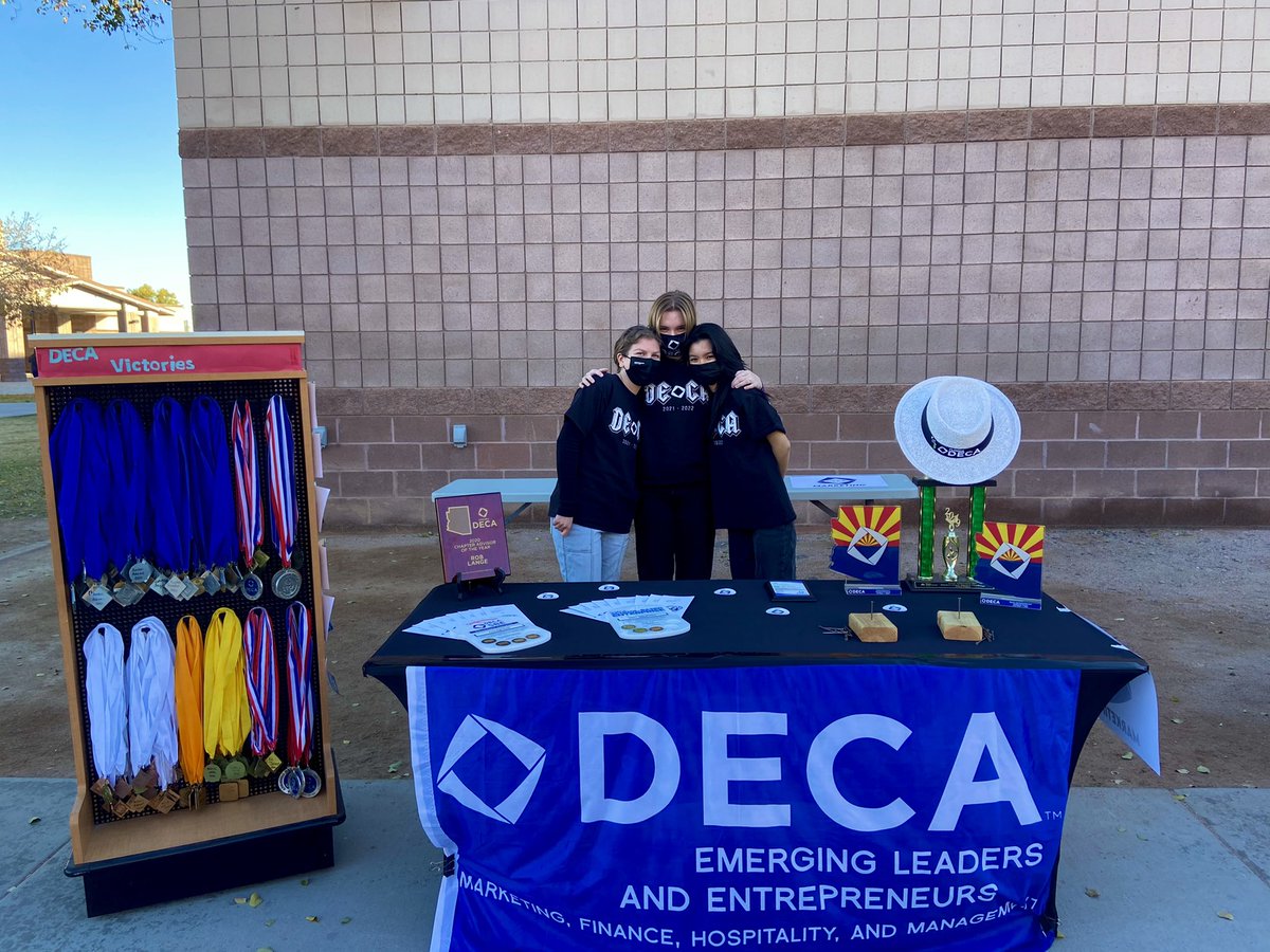 PerryDECA's tweet image. Glad to meet next year’s possible incoming freshmen DECA members at the open house. PSA: The Puma Den is reopening on January 31st!! #maximizeyourmomentum #maxmomentum
