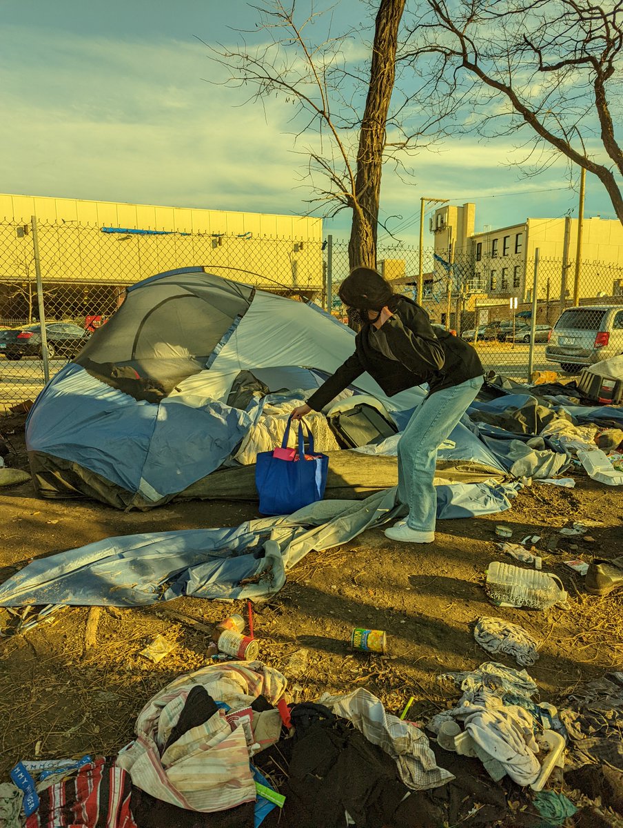 keyclub's tweet photo. Hobart High School Key Club members delivered 92 care packages of essentials, including handmade sleeping mats, to people experiencing homelessness in a Chicago tent city. #KeyClub #KeyClubService https://t.co/E6lr1ZqIfr