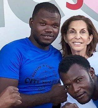 The work and aid continue in #Haiti for <a href="/NMFMakeItHappen/">Nicole Megaloudis Foundation</a> ...
❤🇭🇹🧑🏾👧🏿👨🏾‍🦱👨🏿‍🦱👩🏿🪑🪑📚🥊⚽️