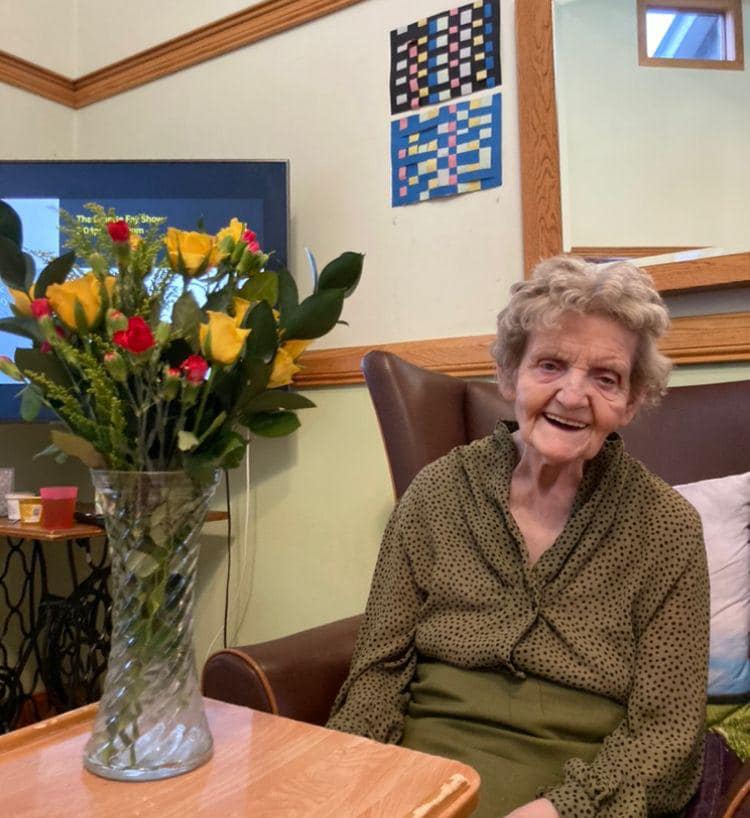 KnockmoyleLodge's tweet photo. Olive received beautiful flowers 💐 https://t.co/4Z8SEWiWMX