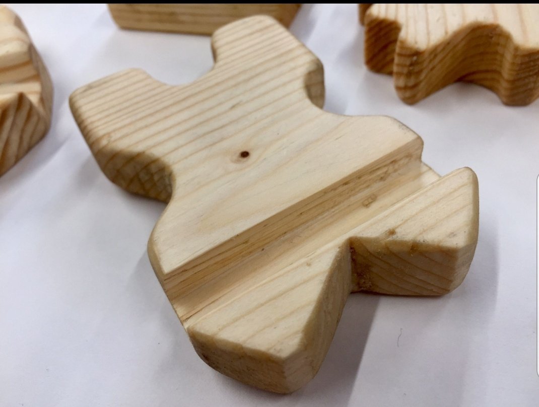 MrsDaviesDT's tweet photo. Year 8 @chepstowschool wooden phone holder bases are coming on nicely! #backtobusiness #DRICE #skills #practical #learningthroughexperience #fun #positivity https://t.co/hlr1NKmcAN