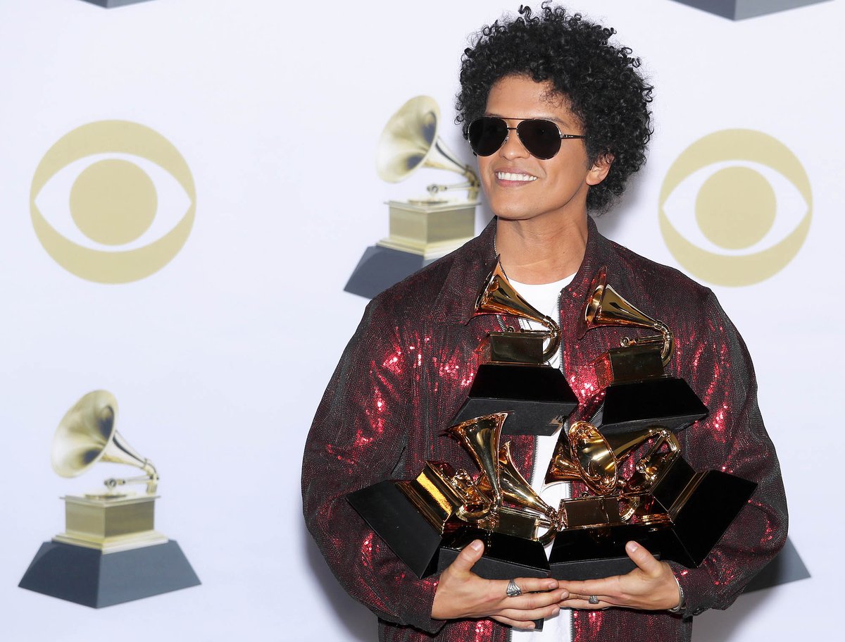 marschives's tweet photo. #MarsFlashback
๐ธ Today, back in 2018, Bruno Mars sweeps a win of a total of six #GRAMMYs (including ROTY, AOTY, and SOTY) for his โ24K Magicโ Album.
He also performed 'Finesse' live on stage with his 'work spouse'; Cardi B that night.
ยฉ Polk, Ann/McMullan; Getty Images. https://t.co/tL8N8VcGyE