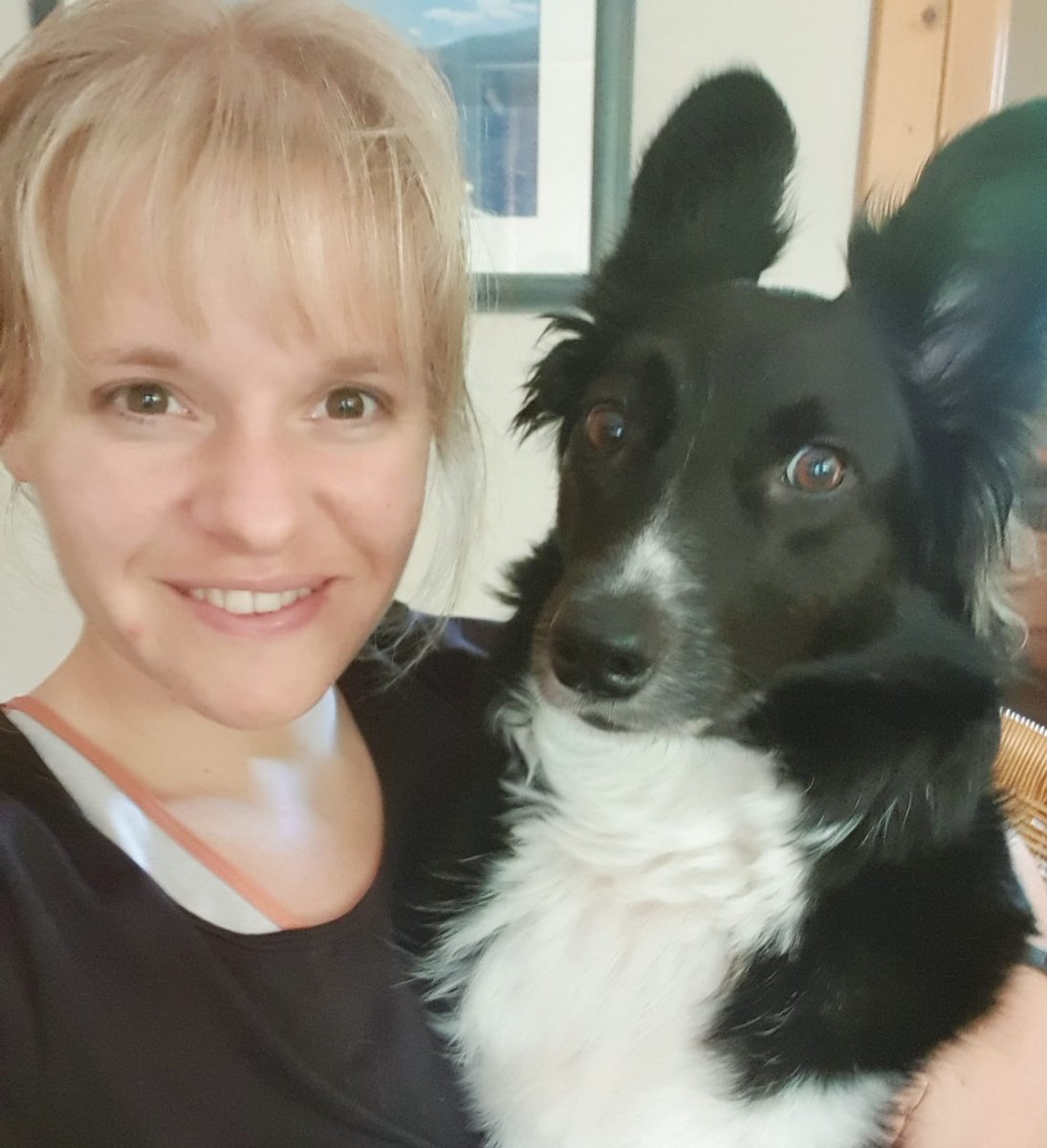 We Arena happy to start into the weekend!! 🥳💖

#dogs #dogsoftwitter #selfie #hunde #Germany #aussie