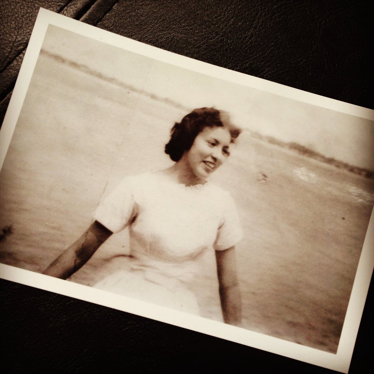 LPresents's tweet image. Please help me wish my mom a happy 80th birthday! Love you Mami!! 💝❤️🎂🙏🏽