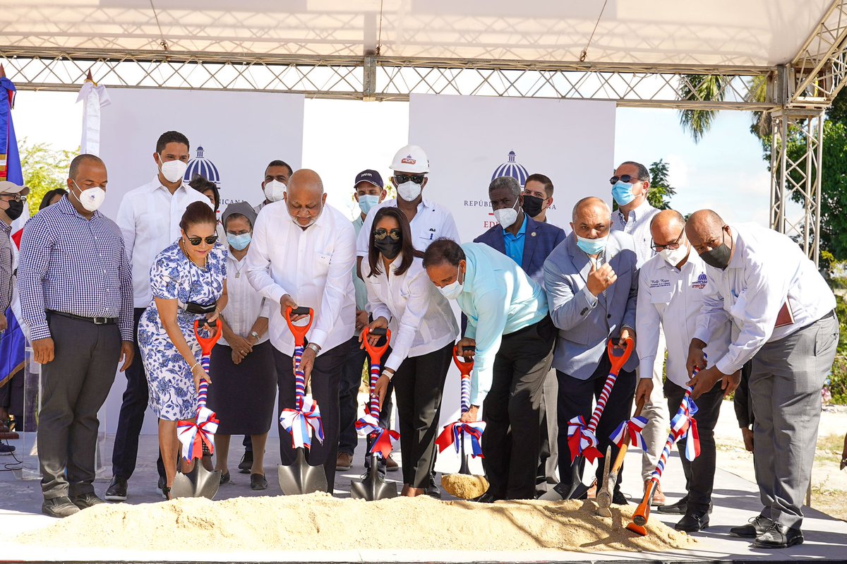 Hoy damos un paso trascendental para el desarrollo educativo de Cristo Rey. Dimos inicio formal a la construcción de dos estancias infantiles: Cristo Rey l y Cristo Rey ll, que albergarán a 250 infantes cada una, desde un mes de nacidos hasta 4 años.

#LaEducaciónSeTransforma